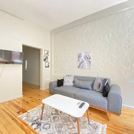 Flat With Balcony Near Flower Passage In Beyoglu *