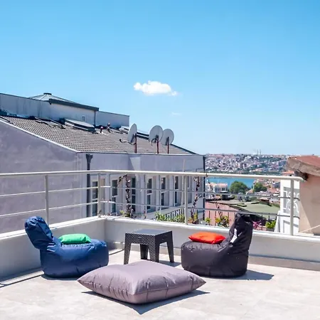 Flat With Balcony Near Flower Passage In Beyoglu * Κωνσταντινούπολη