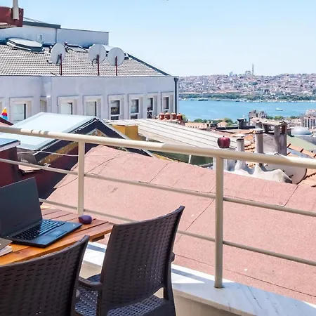 Flat With Balcony Near Flower Passage In Beyoglu