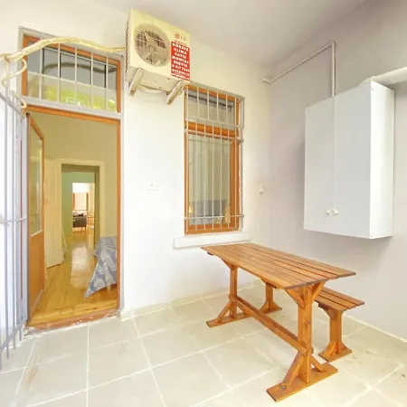 Flat With Balcony Near Flower Passage In Beyoglu